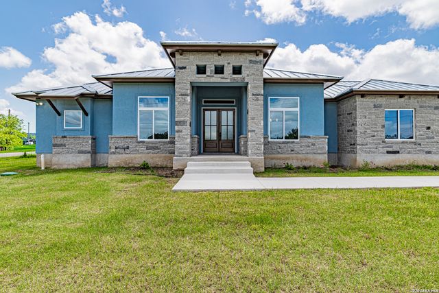 731 County Road 356, Adkins, TX 78101