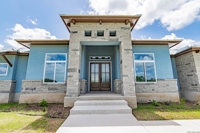 731 County Road 356, Adkins, TX 78101
