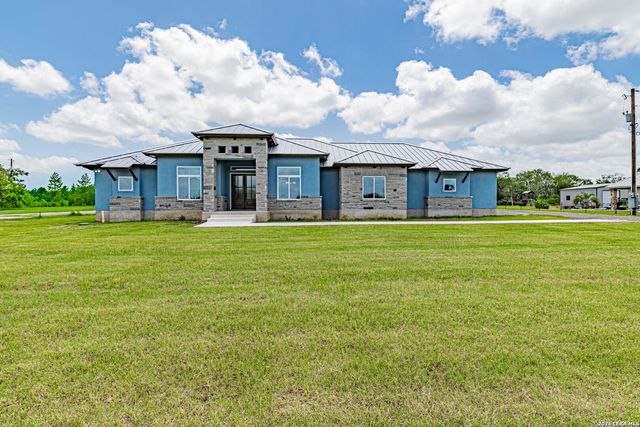 731 County Road 356, Adkins, TX 78101