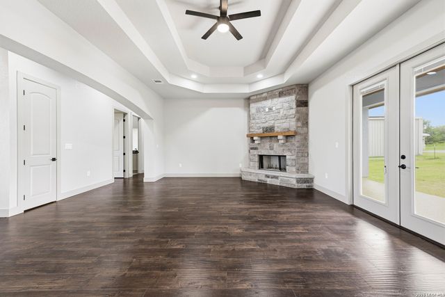 731 County Road 356, Adkins, TX 78101