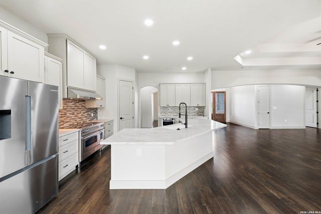 731 County Road 356, Adkins, TX 78101