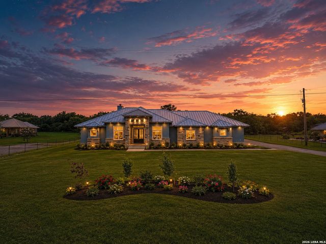 731 County Road 356, Adkins, TX 78101