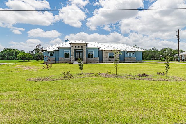 731 County Road 356, Adkins, TX 78101