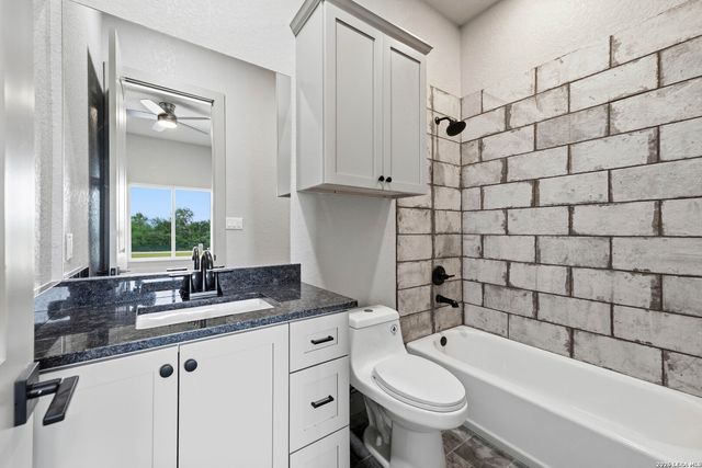 731 County Road 356, Adkins, TX 78101