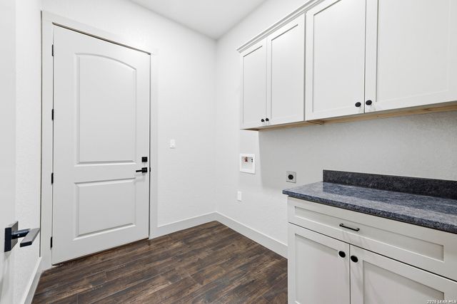 731 County Road 356, Adkins, TX 78101