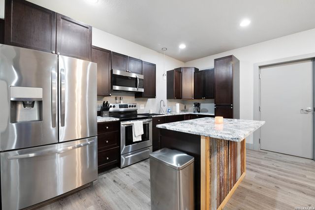 731 County Road 356, Adkins, TX 78101