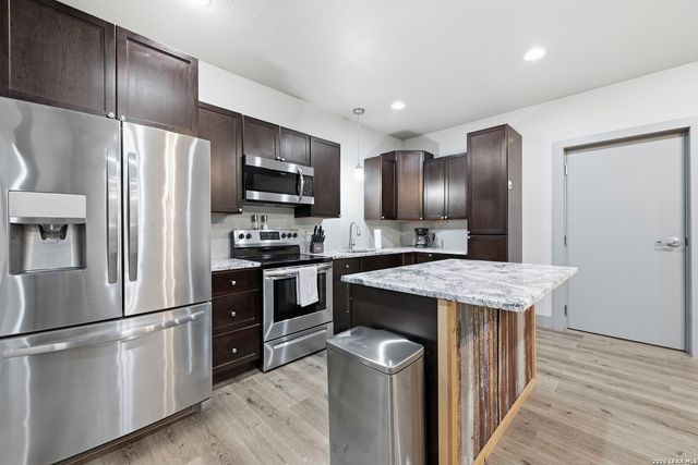 731 County Road 356, Adkins, TX 78101