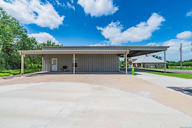 731 County Road 356, Adkins, TX 78101