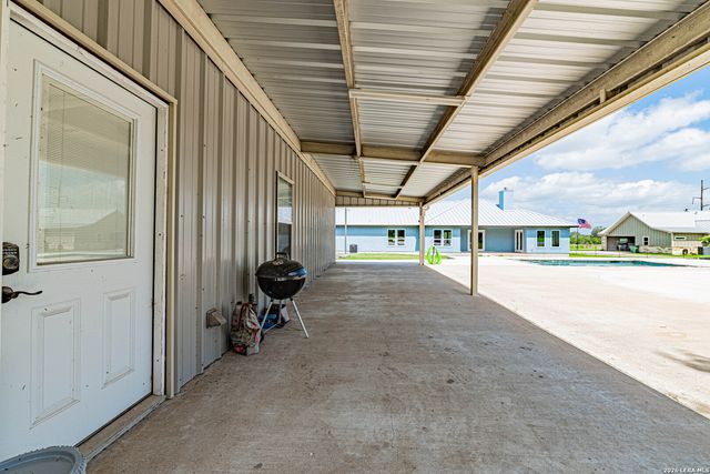 731 County Road 356, Adkins, TX 78101