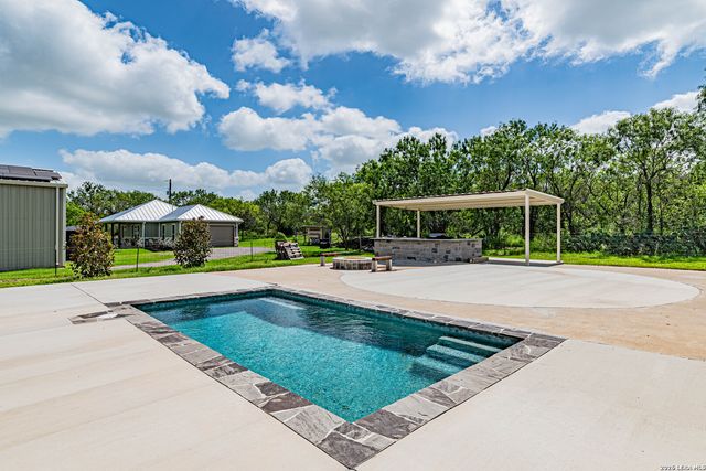 731 County Road 356, Adkins, TX 78101