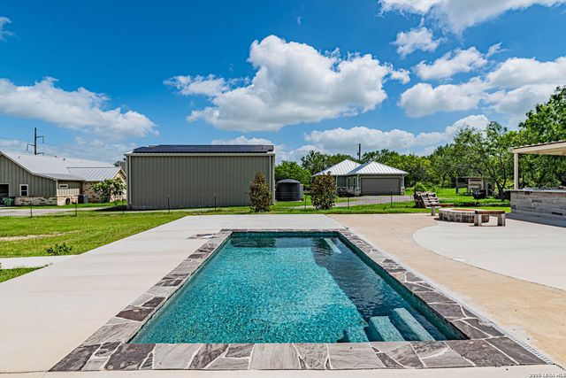 731 County Road 356, Adkins, TX 78101