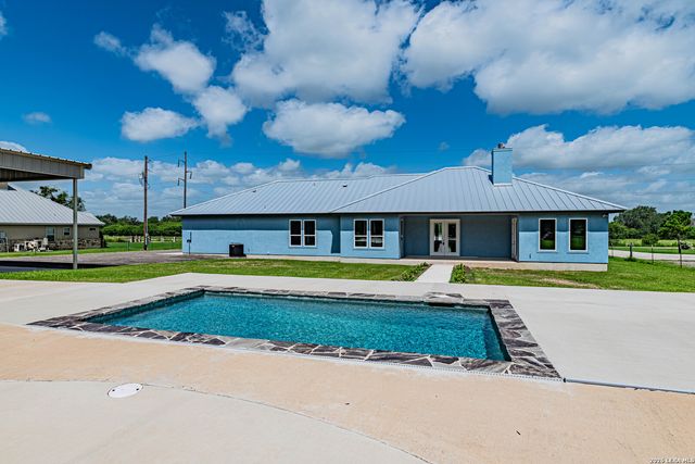 731 County Road 356, Adkins, TX 78101