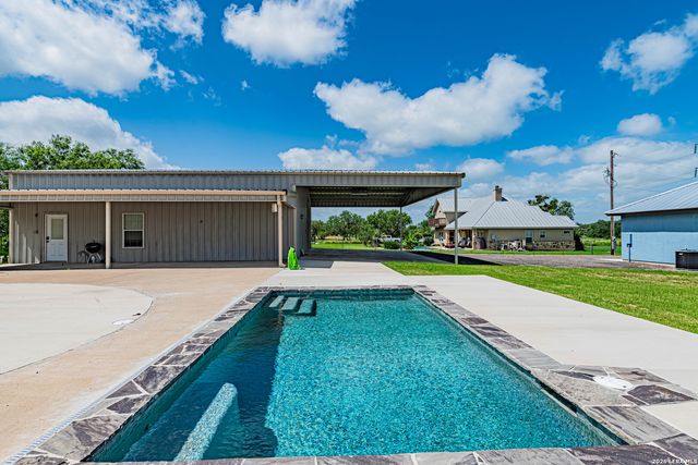 731 County Road 356, Adkins, TX 78101
