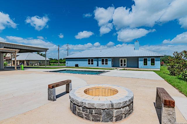 731 County Road 356, Adkins, TX 78101