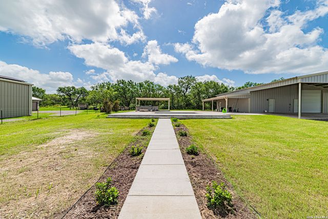 731 County Road 356, Adkins, TX 78101