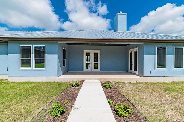 731 County Road 356, Adkins, TX 78101