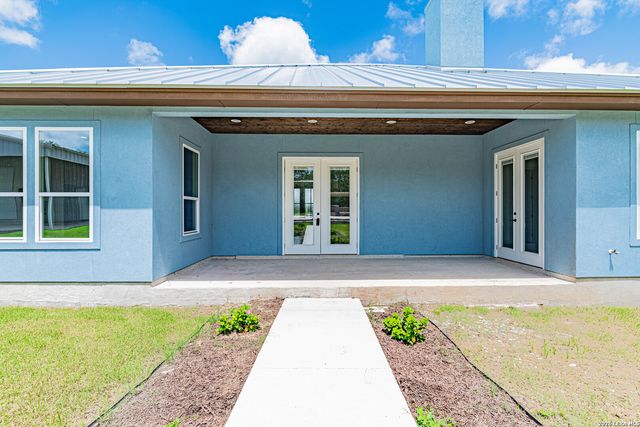 731 County Road 356, Adkins, TX 78101