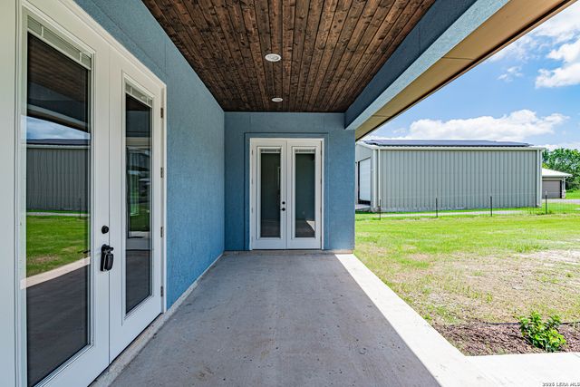 731 County Road 356, Adkins, TX 78101
