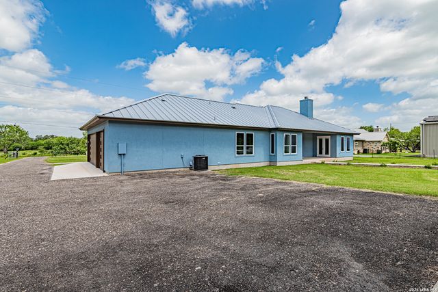 731 County Road 356, Adkins, TX 78101