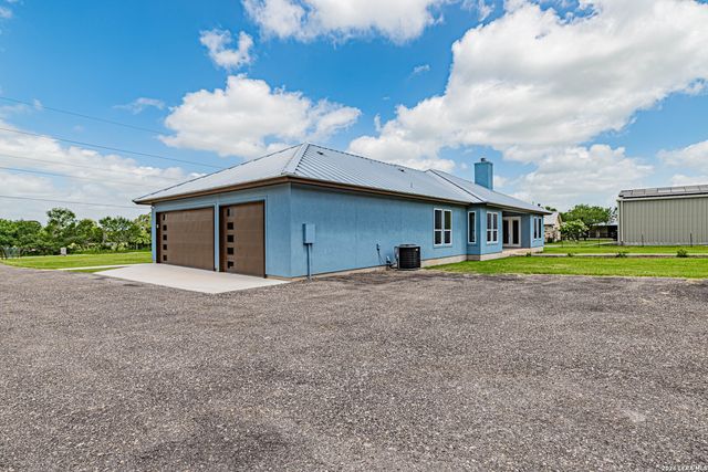 731 County Road 356, Adkins, TX 78101