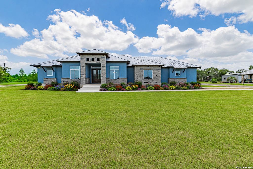 731 County Road 356, Adkins, TX 78101