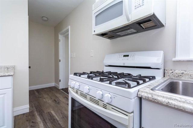 1147 Harrison Avenue, Garden City, MI 48135