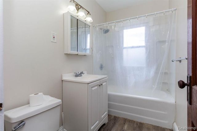 1147 Harrison Avenue, Garden City, MI 48135