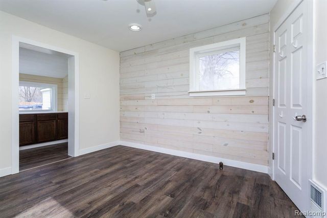 1147 Harrison Avenue, Garden City, MI 48135