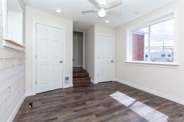 1147 Harrison Avenue, Garden City, MI 48135