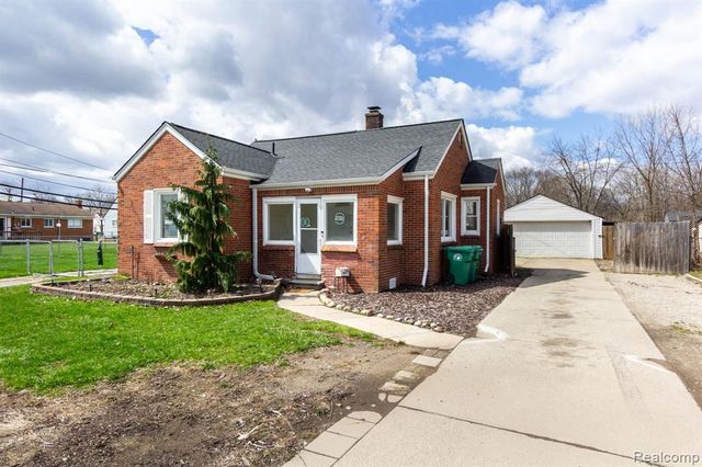 1147 Harrison Avenue, Garden City, MI 48135