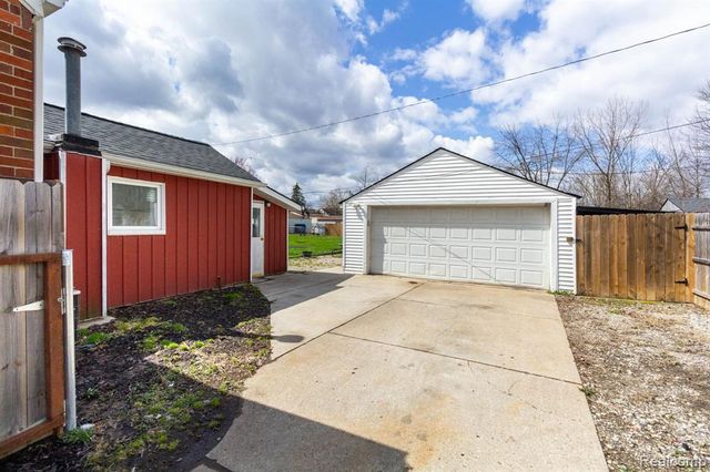 1147 Harrison Avenue, Garden City, MI 48135