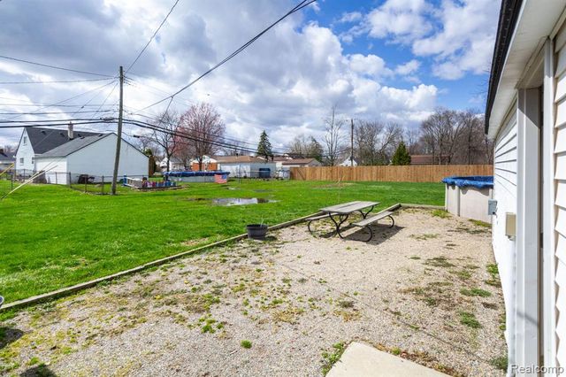 1147 Harrison Avenue, Garden City, MI 48135