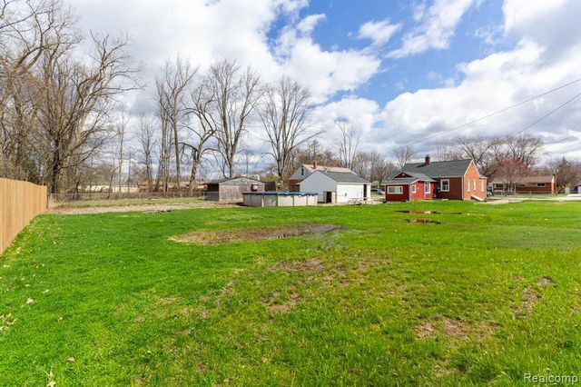 1147 Harrison Avenue, Garden City, MI 48135