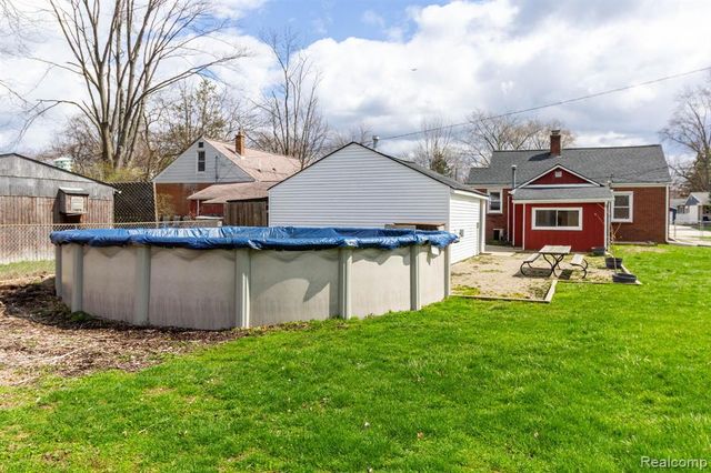 1147 Harrison Avenue, Garden City, MI 48135