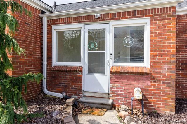 1147 Harrison Avenue, Garden City, MI 48135