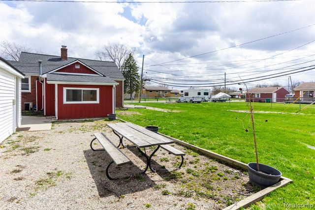 1147 Harrison Avenue, Garden City, MI 48135