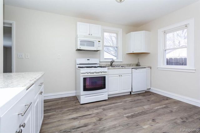 1147 Harrison Avenue, Garden City, MI 48135