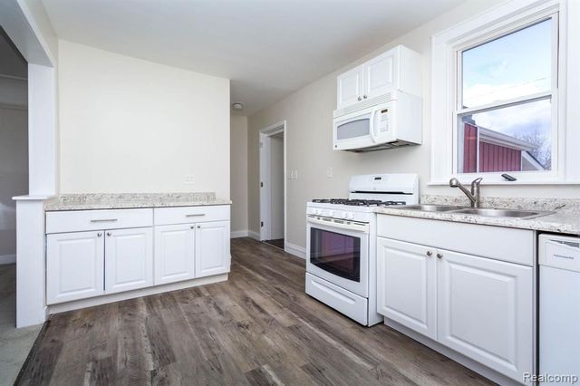 1147 Harrison Avenue, Garden City, MI 48135