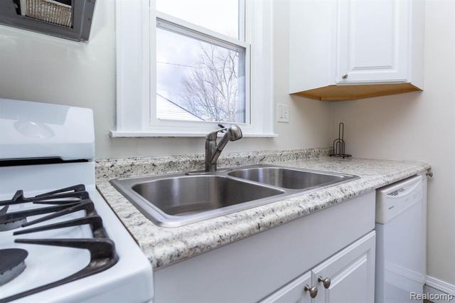 1147 Harrison Avenue, Garden City, MI 48135