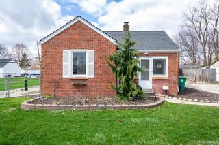 1147 Harrison Avenue, Garden City, MI 48135