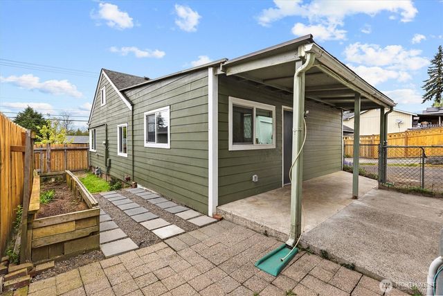 9055 Yakima Avenue, Tacoma, WA 98444