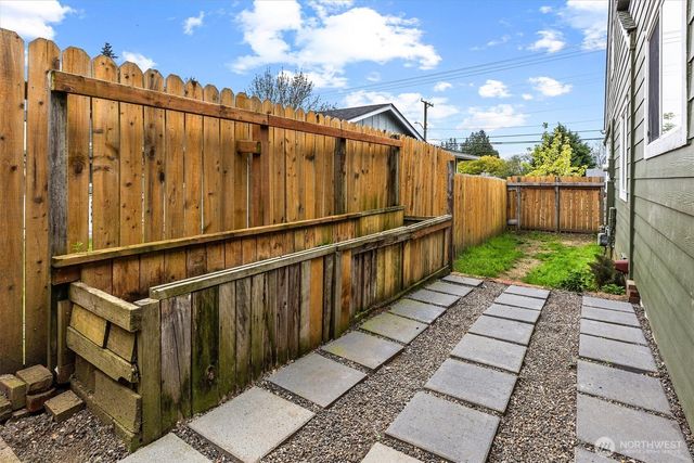 9055 Yakima Avenue, Tacoma, WA 98444