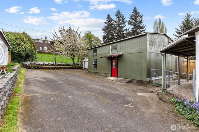 9055 Yakima Avenue, Tacoma, WA 98444