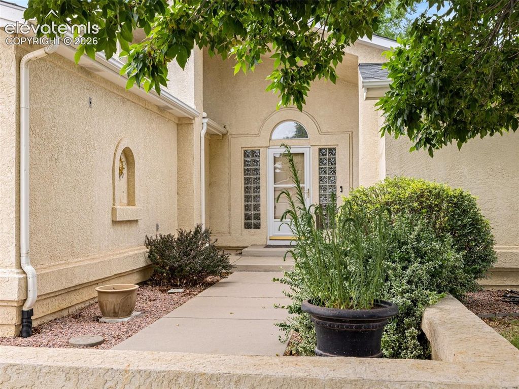 10 Brave Eagle Court, Pueblo, CO 81001 — photo 2