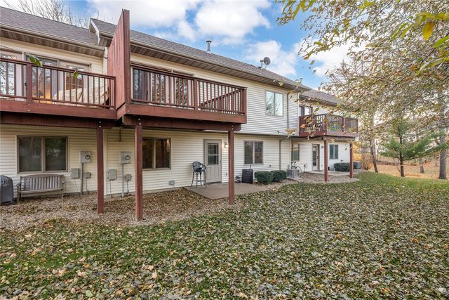 6965 Doubletree Rd NE, Cedar Rapids, IA 52402