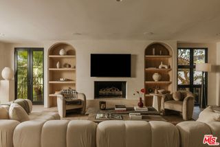 1417 Bluebird Avenue, Los Angeles, CA 90069
