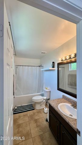 1012 E HIGHLAND Avenue, Phoenix, AZ 85014
