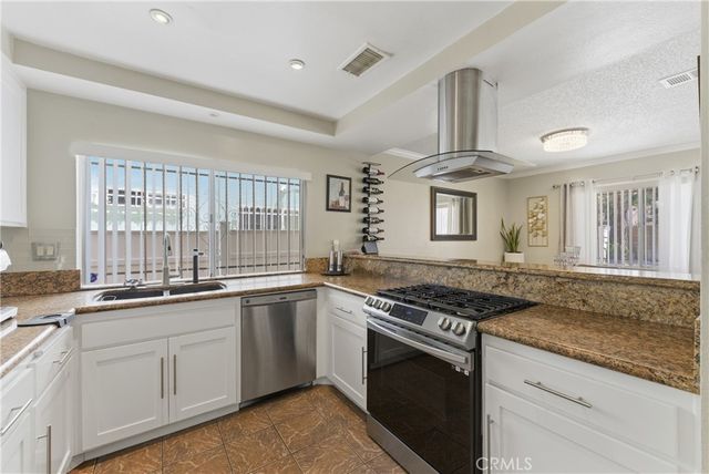 700 W Almond Street, Compton, CA 90220
