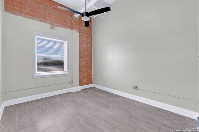 3363 E Commerce St Unit 101, San Antonio, TX 78220