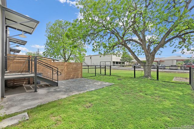 3363 E Commerce St Unit 101, San Antonio, TX 78220